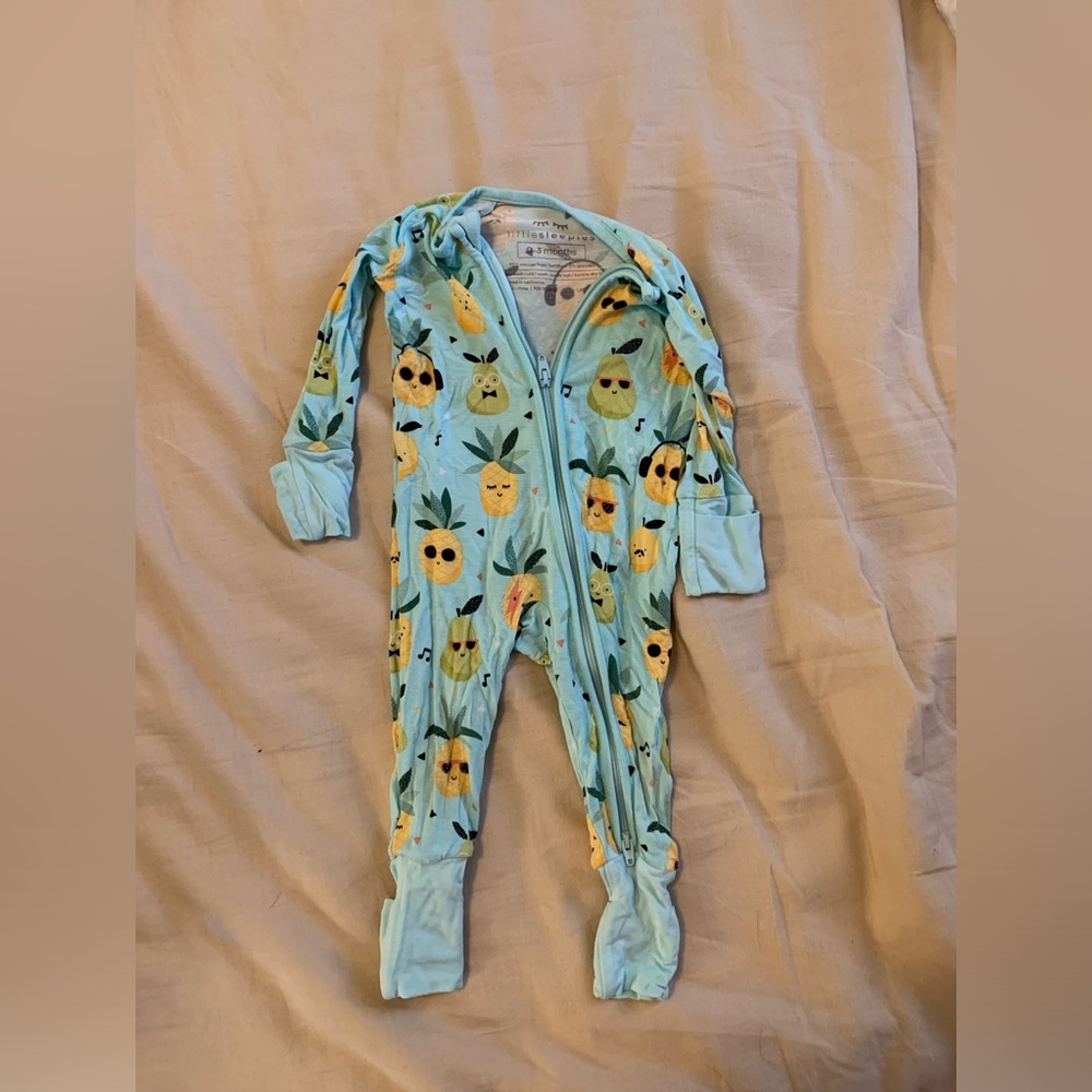 Little Sleepies zippy 0-3 month. Pineapples